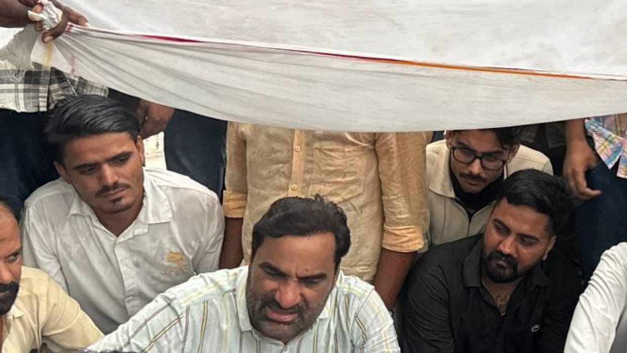 Jaipur News: Beniwal Continues Protest at Shaheed Smarak for 7th Day, Demands Fair Investigation from CM
