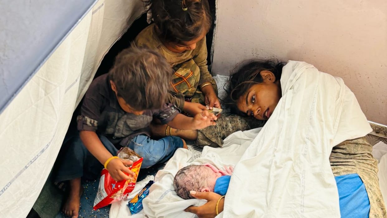 Sawai Madhopur : Newborn's Cries Echo in Moving Train as Pregnant Woman Delivers Baby, Mother and Child Safe