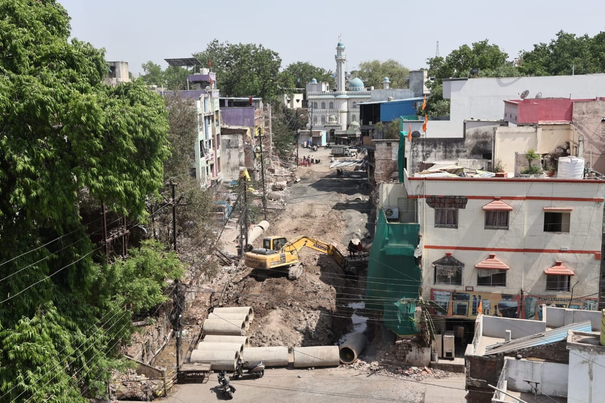 Indore: Now master plan roads will be built in Indore, work on Chandrabhaga road has started