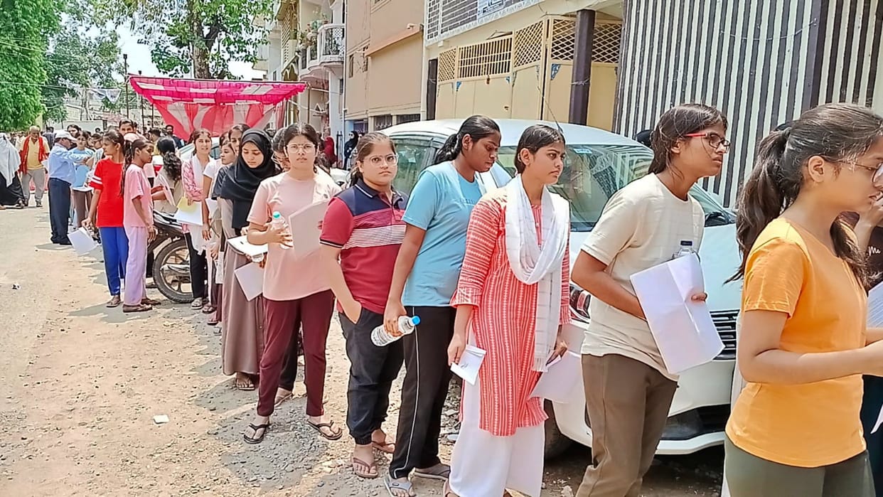Siwan News: NEET-UG exam continues amid tight security, 5,446 candidates appearing for exam at 10 centers
