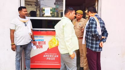 Theft worth lakhs in Varanasi Closed house and beer shop searched thieves drank alcohol police arrived