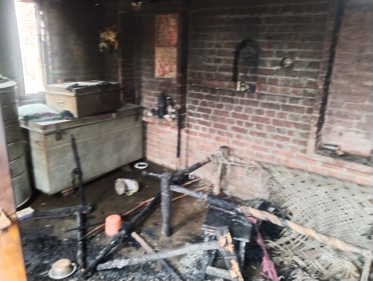 Bijnor: A spark from a bidi set the room on fire, the elderly couple were burnt alive