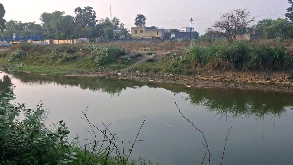 Water came in Hathras branch canal