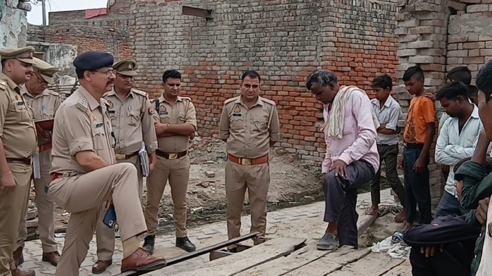 Amroha: Son killed his father by attacking him with shovel, police reached spot
