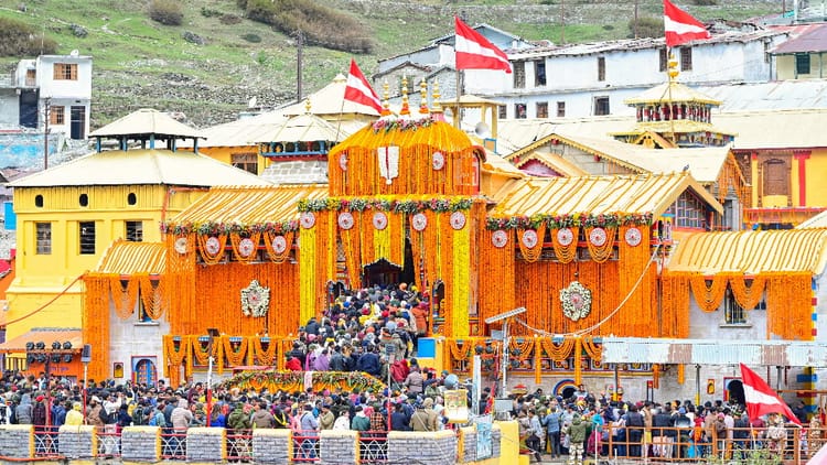 Badrinath Dham Door Opening 2025 Lord Badri Idol Gives Auspicious Signs For  Country Development Rare Facts - Amar Ujala Hindi News Live - Badrinath Dham:भगवान  बदरी विशाल की मूर्ति ने दिए संकेत...देश