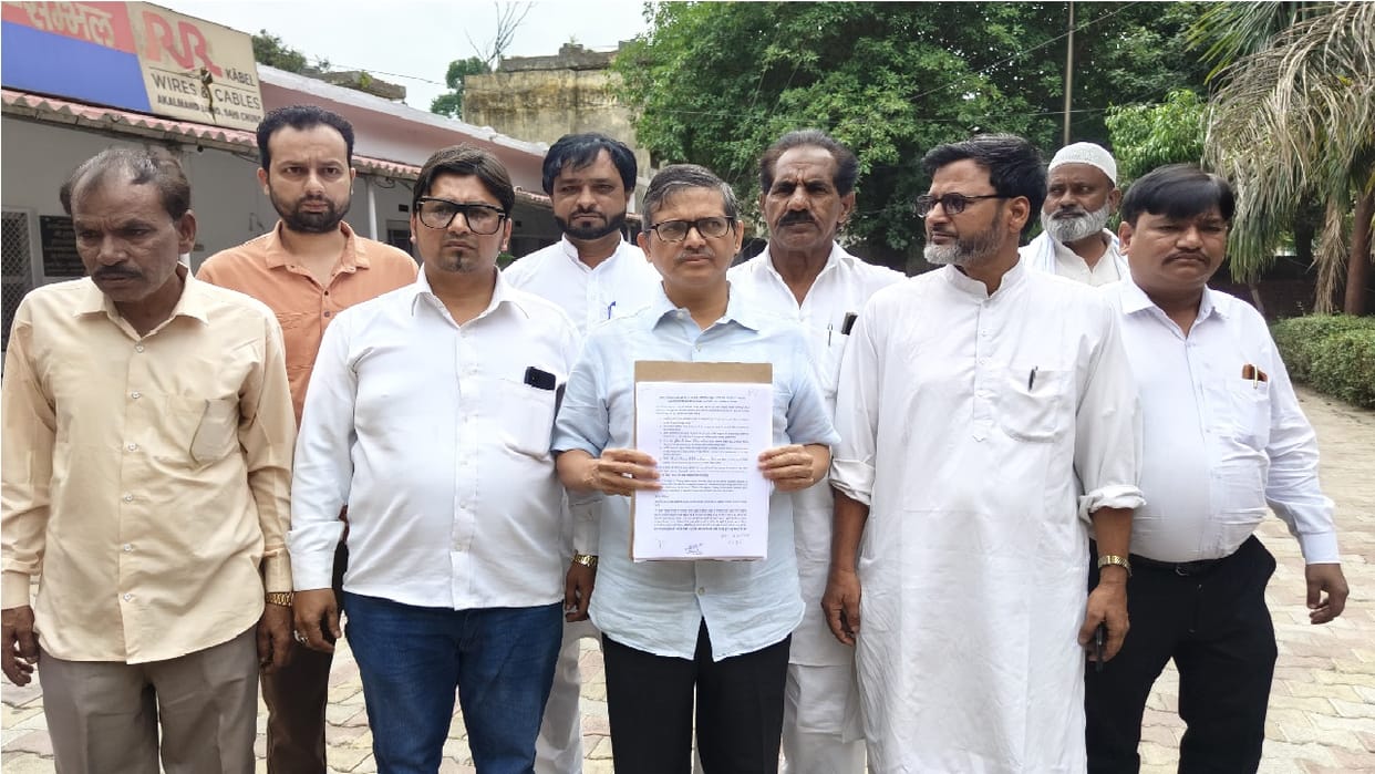 Former IPS Amitabh Thakur arrived to record statement against CO Anuj Chaudhary