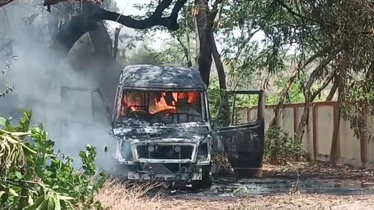 private ambulance caught fire in front of SECL GM office in Korba