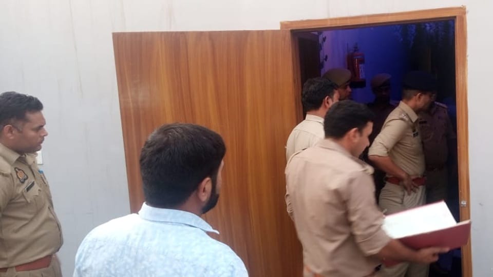 Two bodies found in a hotel in Aligarh