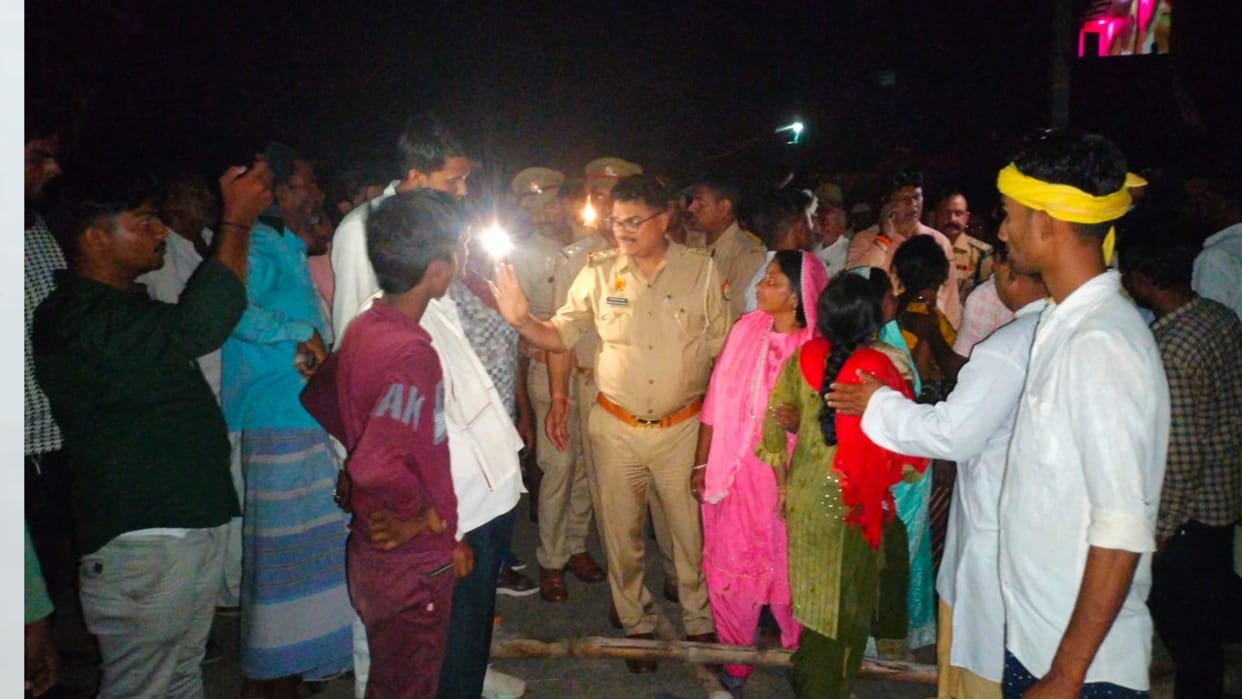 major accident in sonbhadra three people died after crushed by truck