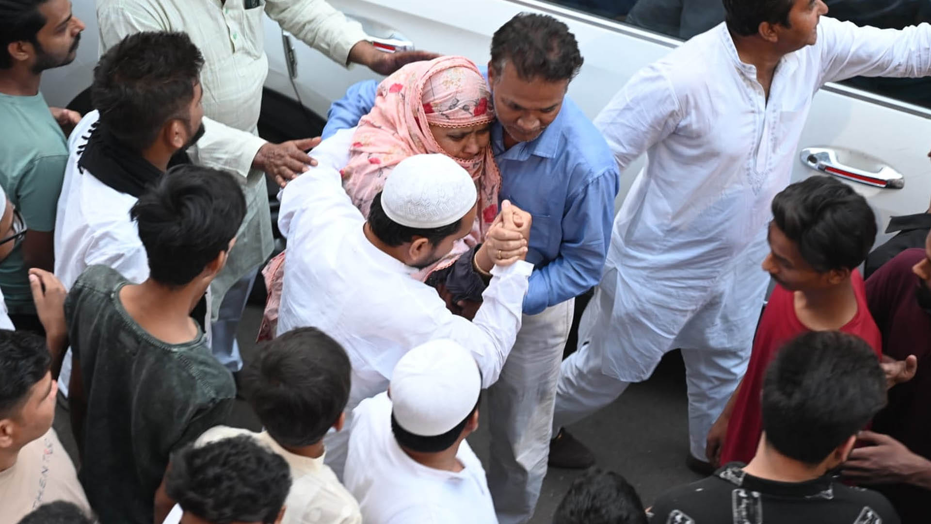 Kanpur Fire Incident: Family burnt in a six storey building, five bodies were taken out together