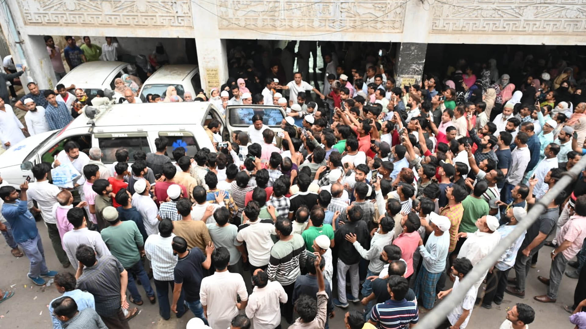 Kanpur Fire Incident: Family burnt in a six storey building, five bodies were taken out together