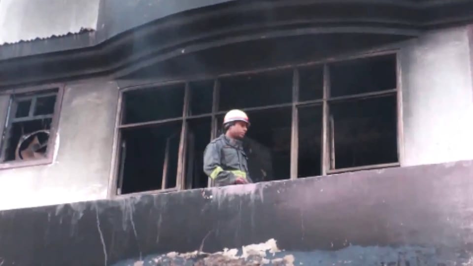 Kanpur Fire Incident three explosions in basement shook area Cracks appeared in building
