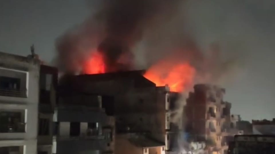Kanpur Fire Incident three explosions in basement shook area Cracks appeared in building