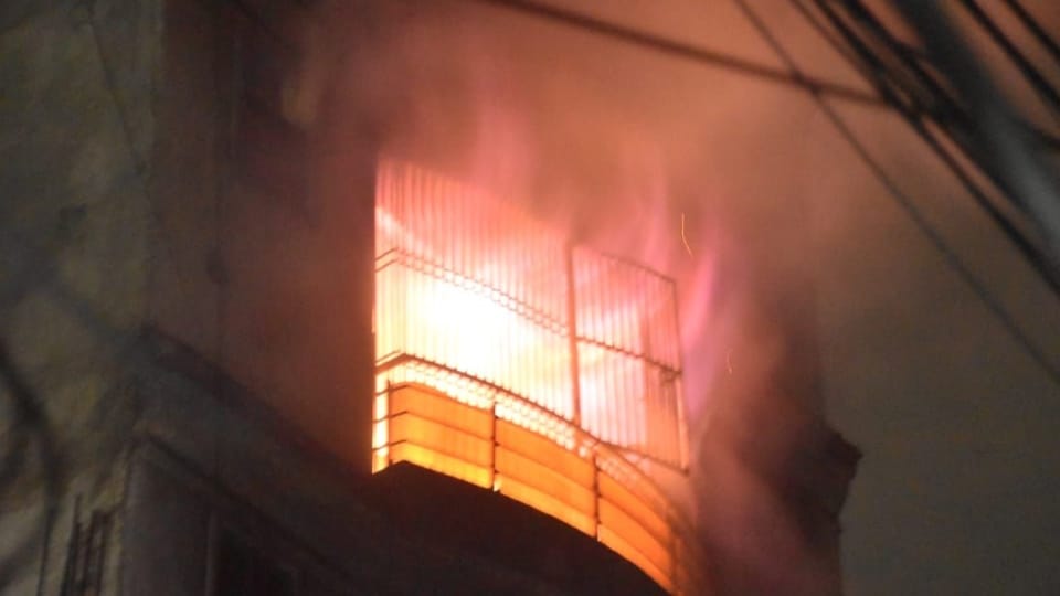 Kanpur Fire Incident three explosions in basement shook area Cracks appeared in building