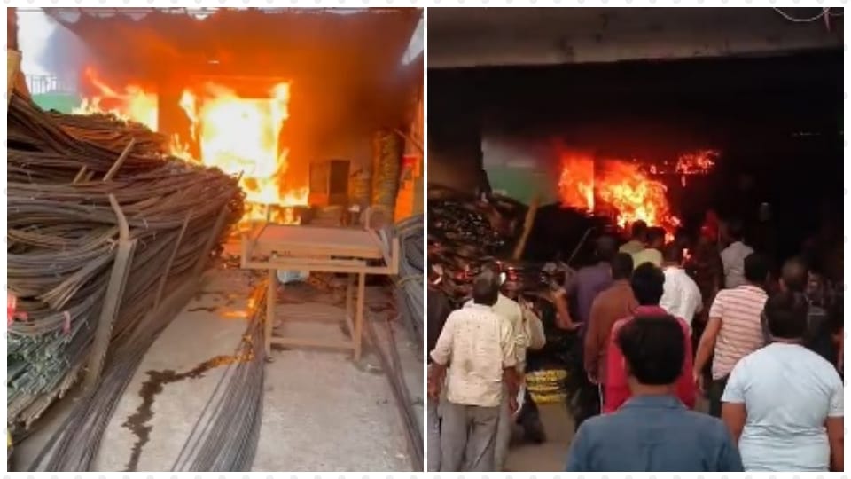 A huge fire broke out in an iron warehouse and shop in Jhansi