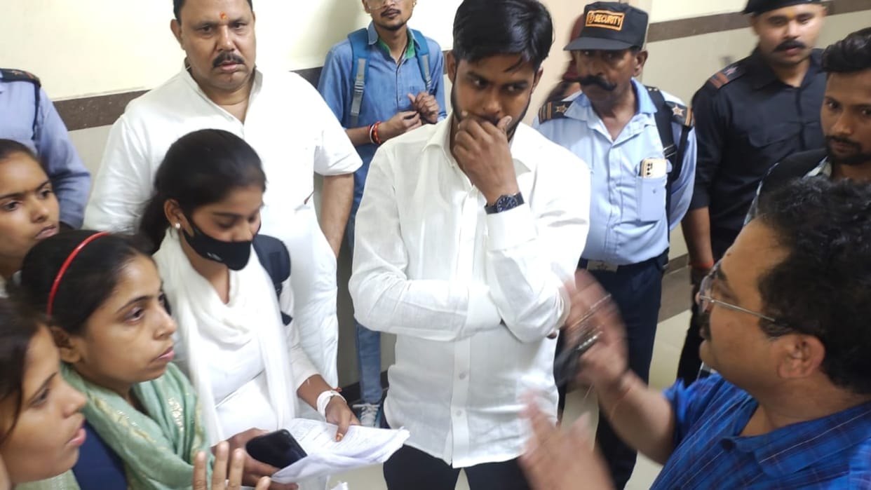 MA girl students created ruckus in Rohilkhand University