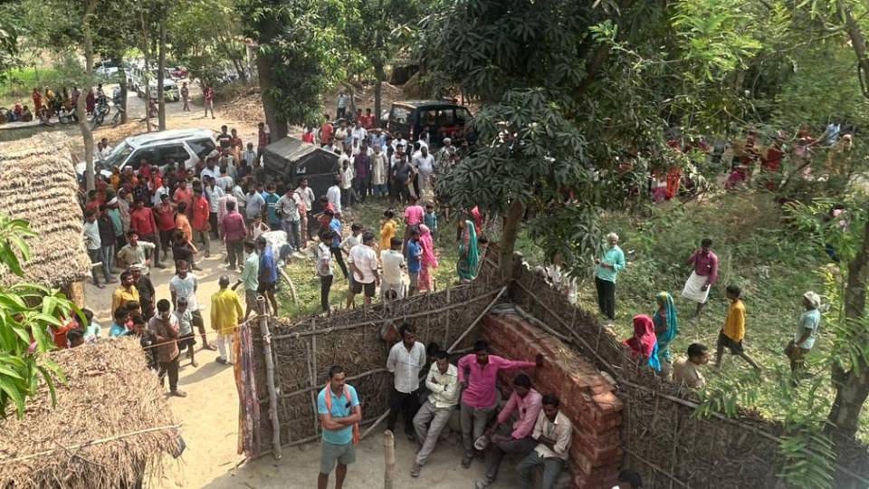 loving couples ended their lives by hanging themselves In Shravasti