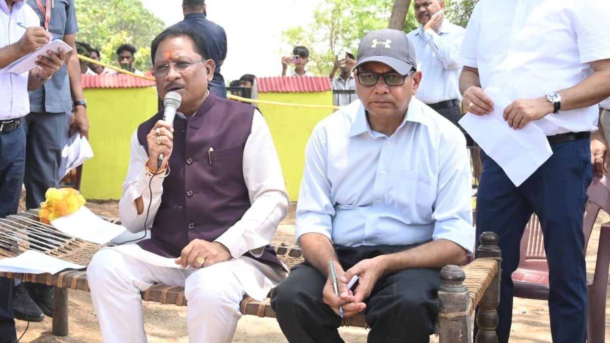 CM Vishnudev Sai organized a meeting under a peepal tree in Karigaon