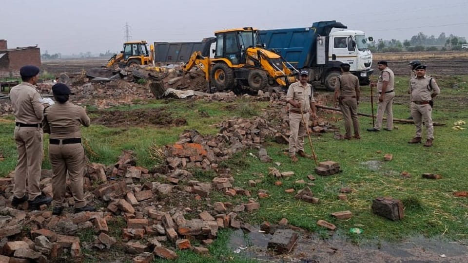 Pooja Mandal murder accused Mushtaq house demolished using JCB
