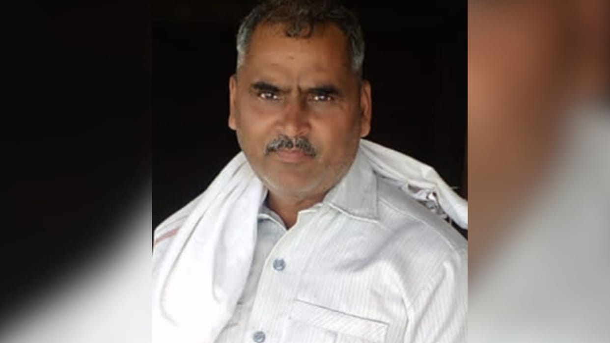 Husband died and wife injured in road accident in Varanasi