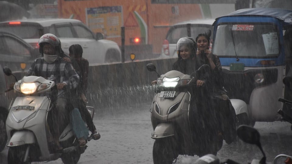 Moradabad: Waterlogging in just half an hour of rain, water filled in smart market too, traffic jam