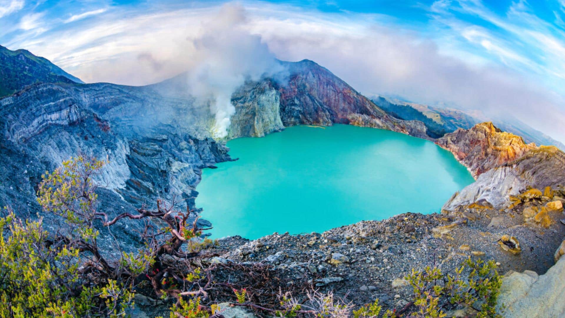 Mysterious Lake That Glows Like Turquoise at Night Know Interesting Facts in Hindi