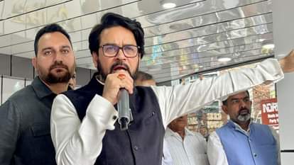 पूर्व केंद्रीय मंत्री और सांसद अनुराग ठाकुर