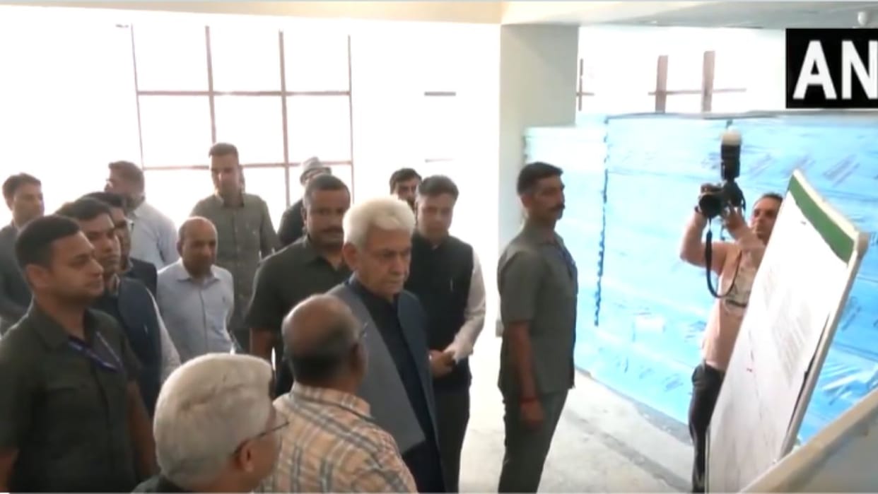 Jammu Kashmir: Lieutenant Governor Manoj Sinha reached Srinagar, inspected the Pantha Chowk transit camp
