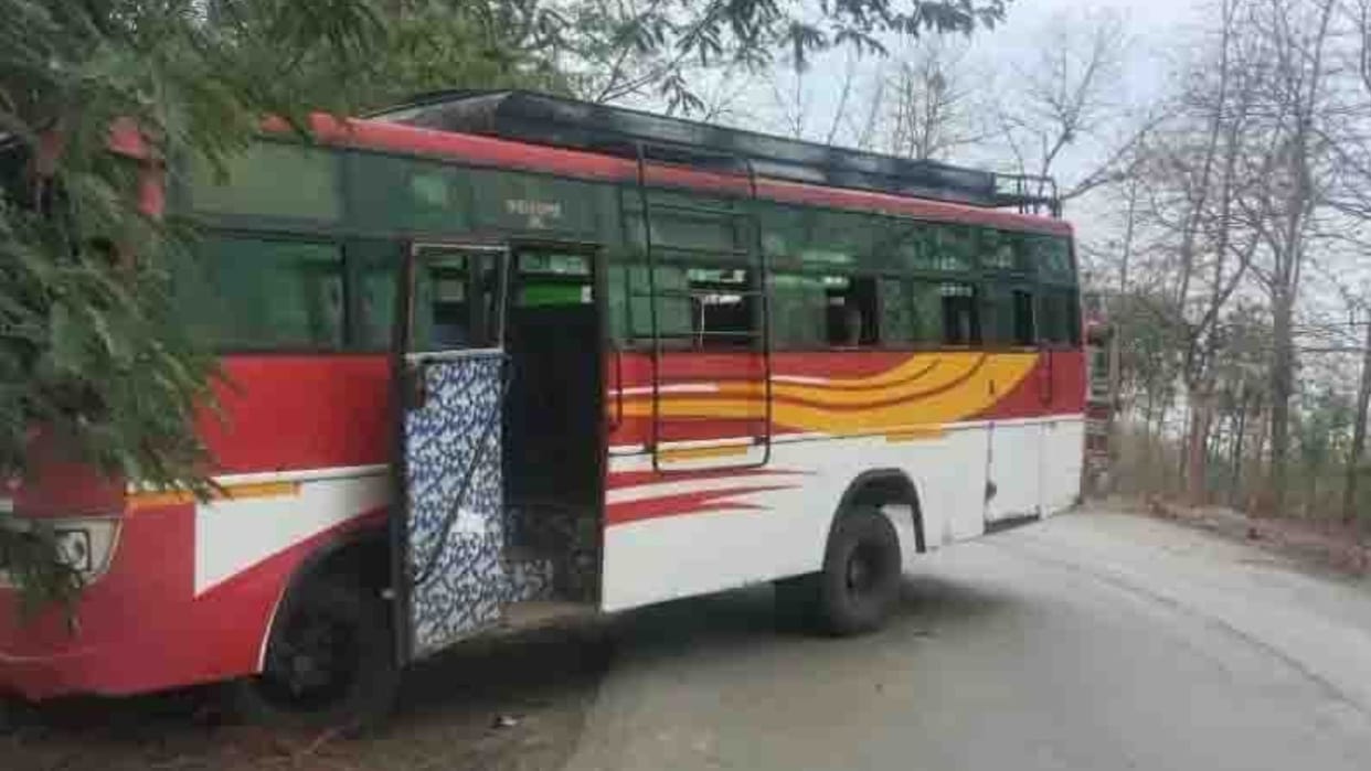 passenger bus collided with a tree in Raigad due to steering failure