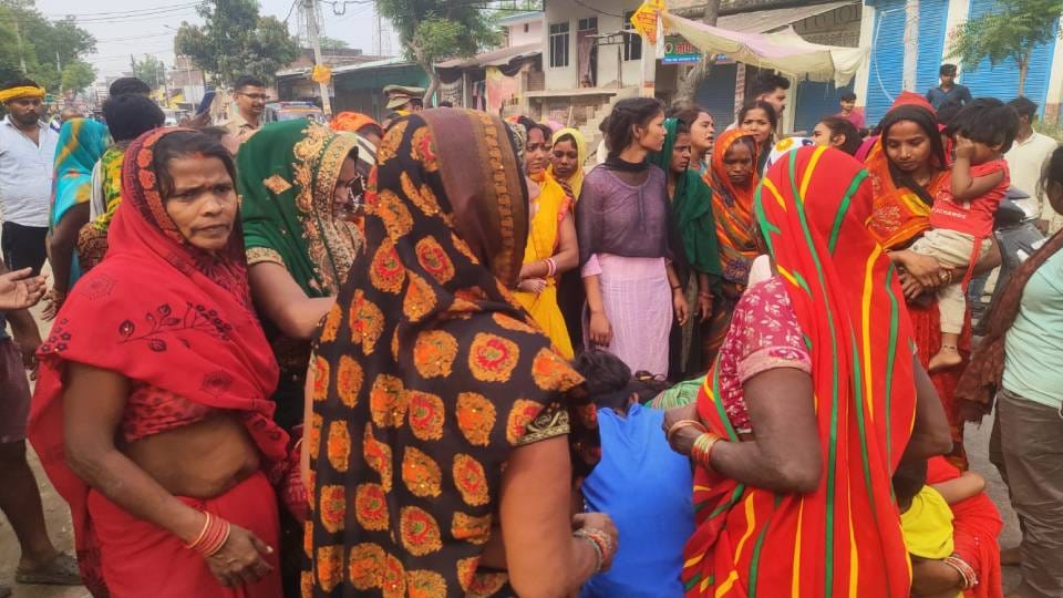 Two youths were beaten to death at wedding in Amethi villagers blocked road by placing their bodies