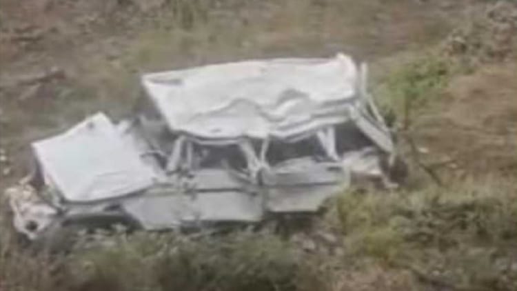 Nainital Road Accident: पटरानी में बरात का वाहन खाई में गिरा, तीन की मौत; सात लोग घायल