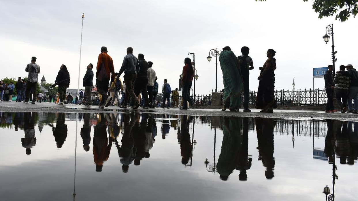 Himachal Weather Clouds rained in Shimla Orange alert for rain and hailstorm for three days from today