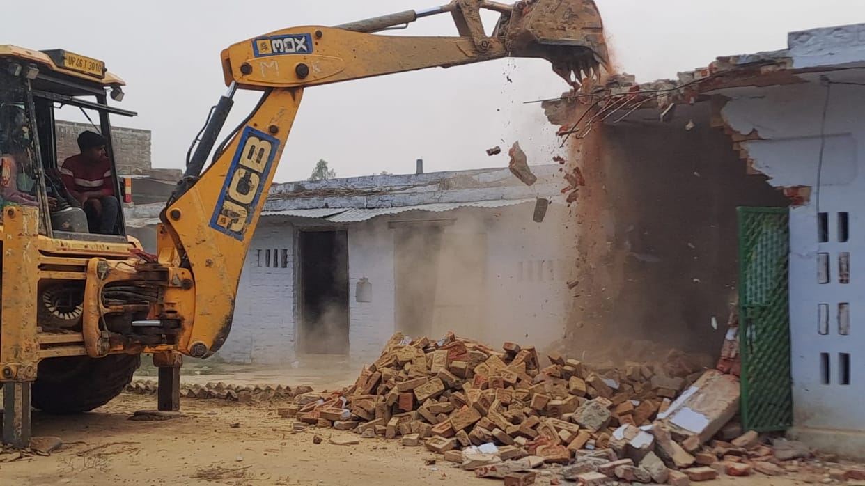 Shravasti: Bulldozers ran on three madrasas, two shrines and one Idgah were demolished