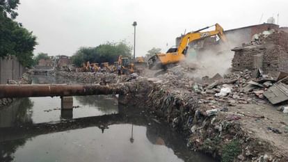 Bulldozer action in Taimur Nagar by dda