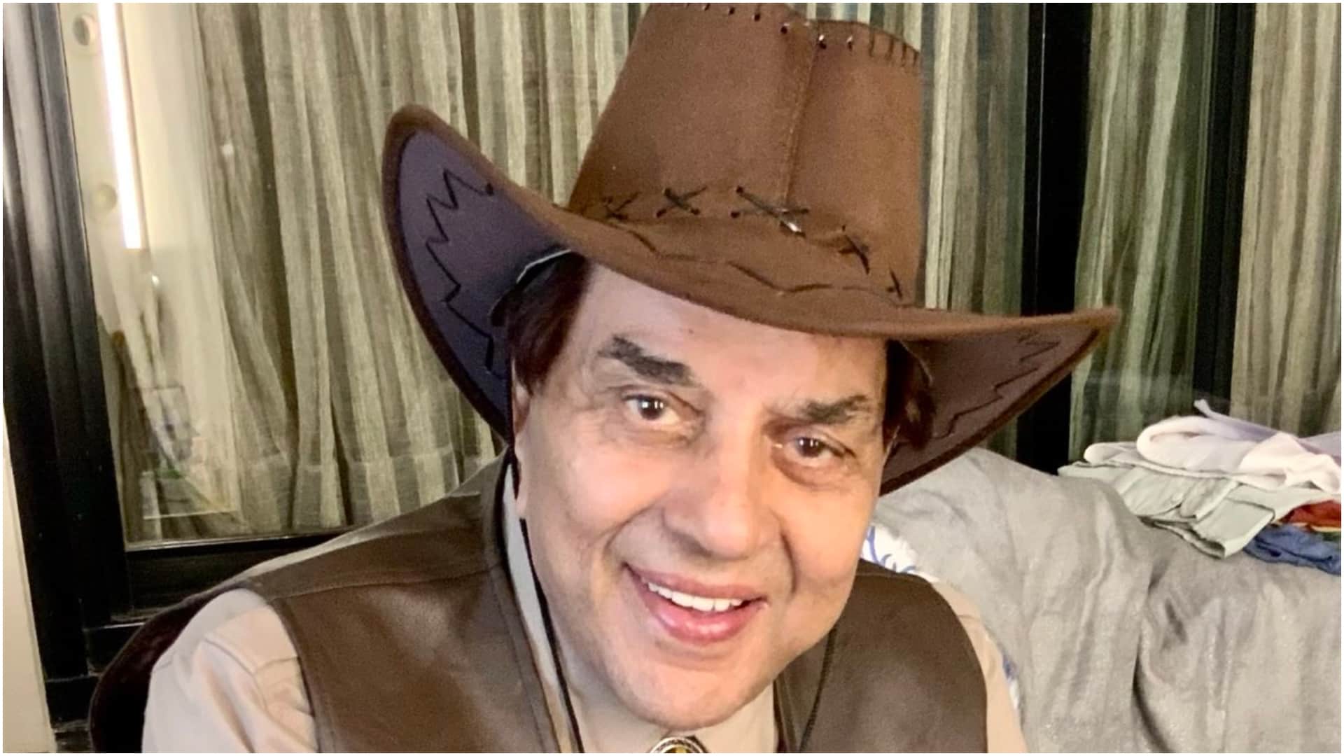Dharmendra shares picture with late actor Ashok Kumar and takes autograph