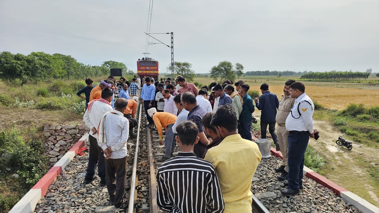 Bareilly-Kasganj passenger saved from derailment by keyman and loco pilot