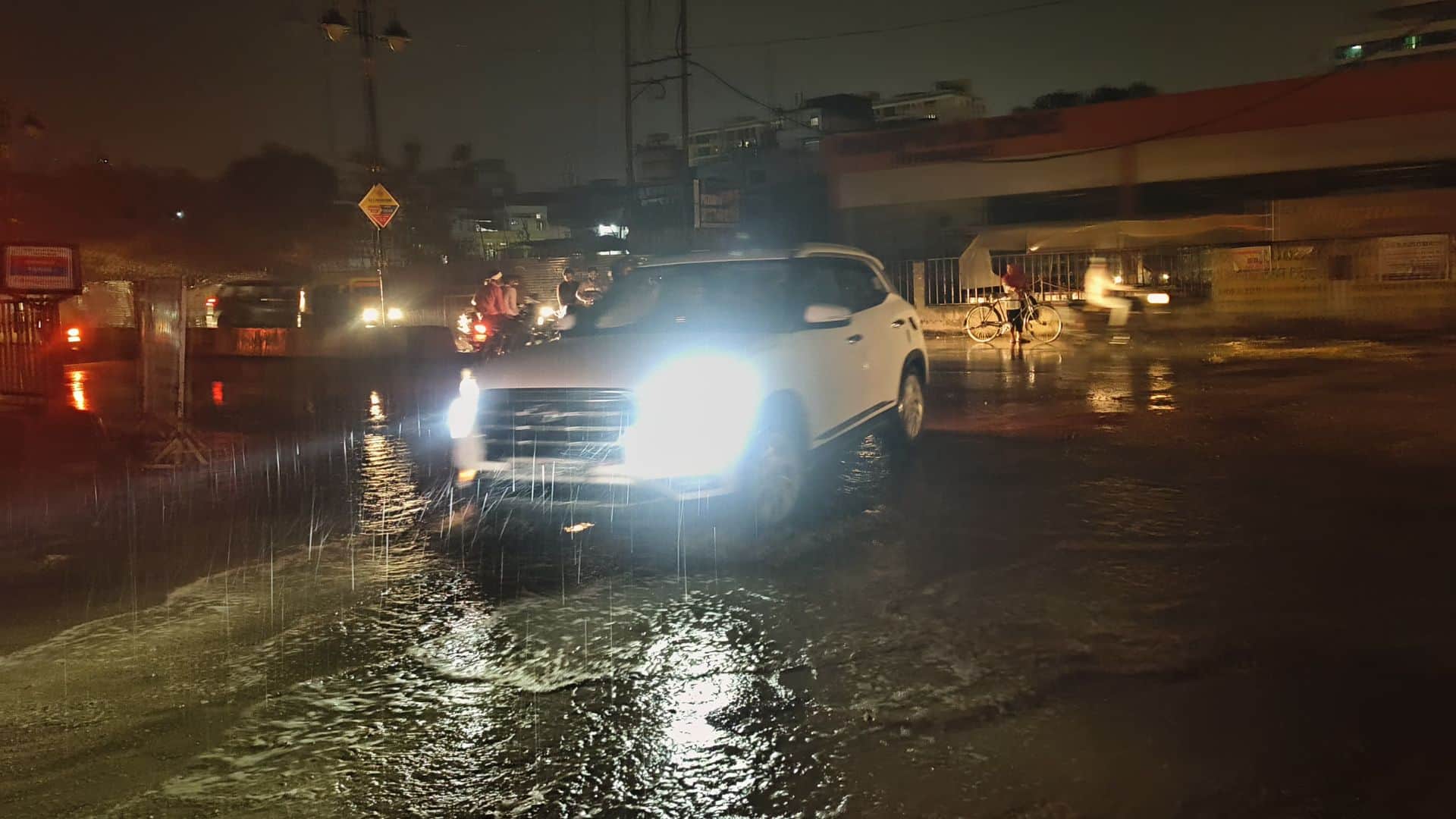 monsoon car driving tips safe driving during rainy season rain driving safety tips