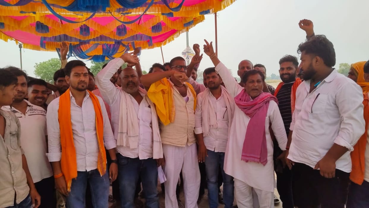 Villagers stopped the work of the expressway protested and demanded an underpass