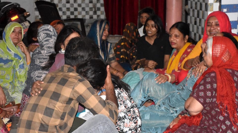 Aligarh love couple suicide full story girl used to go to teacher house to study her mother stopped coaching