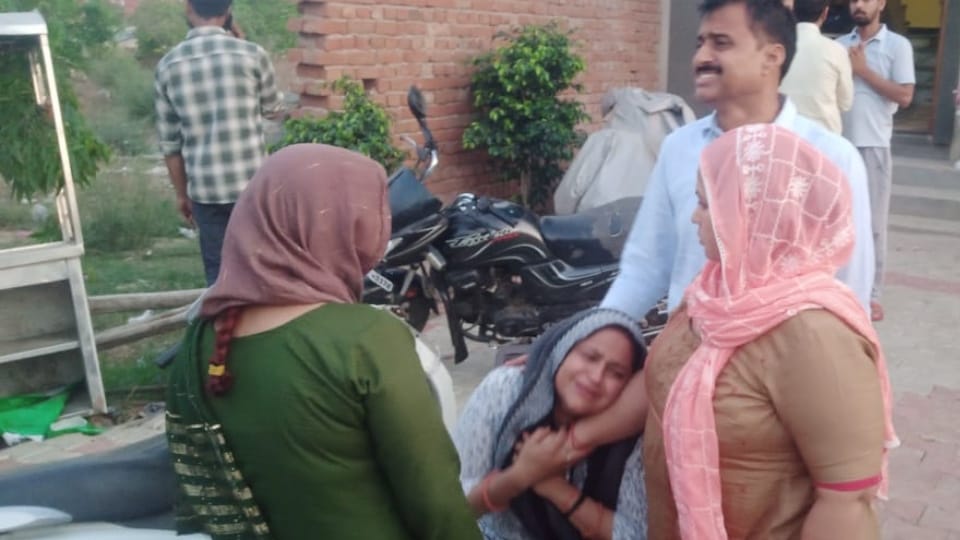 Aligarh lovers had relations before suicide teacher died half an hour after death of minor student