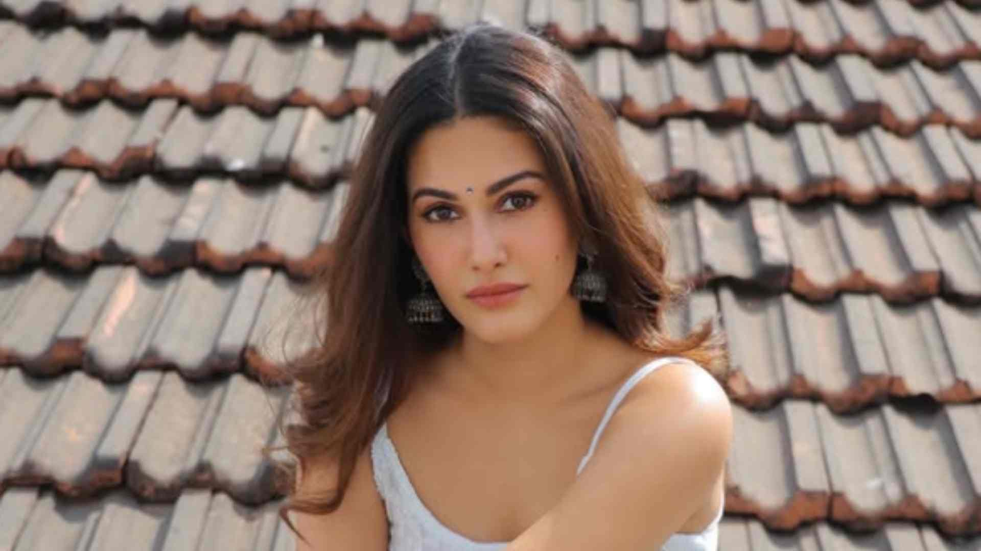 Amyra Dastur Birthday: Know About Actress career Movies life story and unknown facts