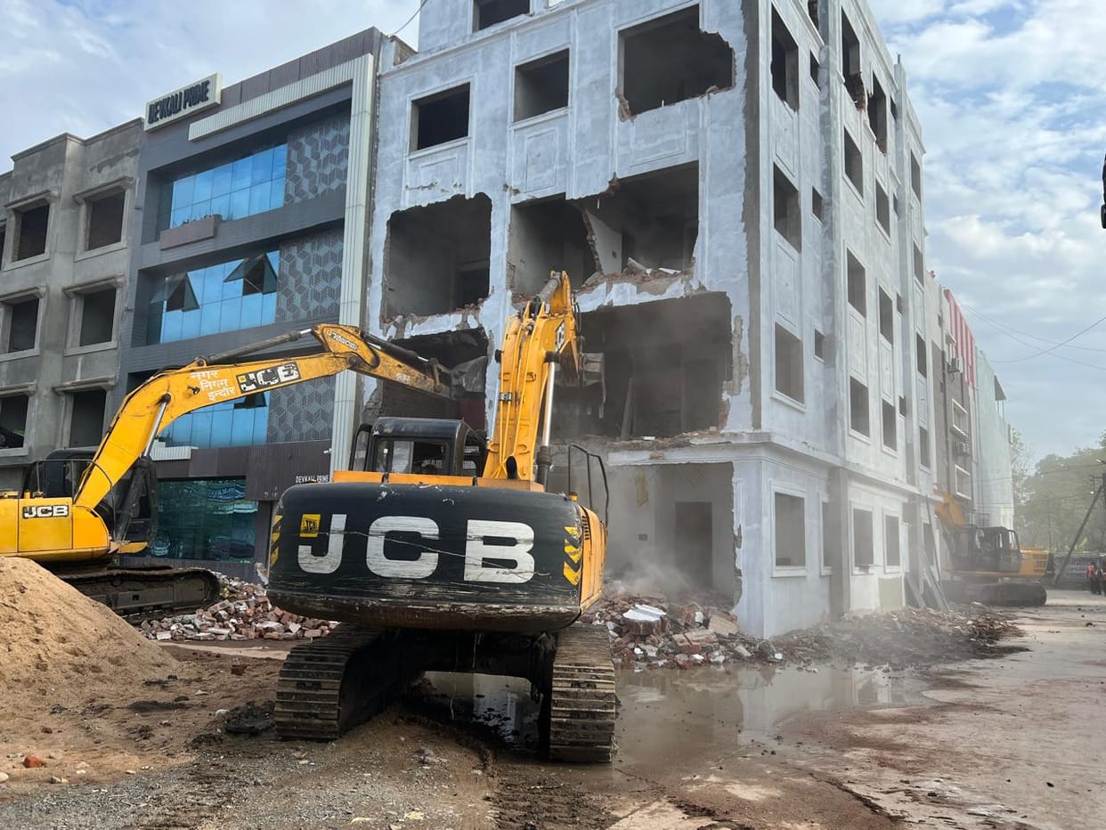 Indore: Bulldozer runs on five-storey illegal building in Indore