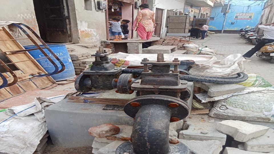 Water problem in the ward of Education Minister and MP