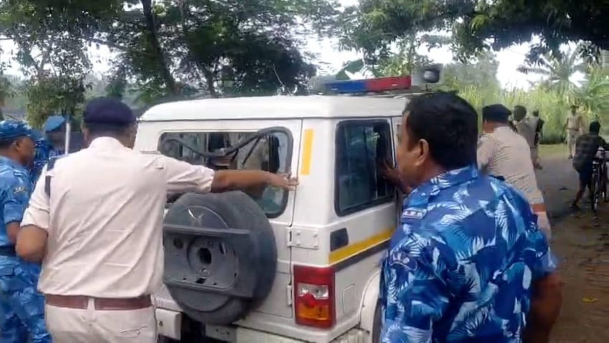 Bihar News Chaos after death of Bihar youth in Bengal mob beat up man in Vaishali broke police vehicle