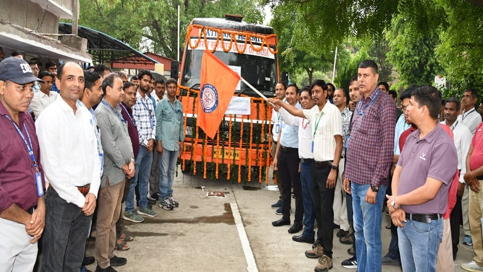 Recovery parachute prepared in Agra which will safely take astronauts to earth