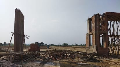 Baghpat: Gate under construction of colony collapsed, young man died after getting buried under debris