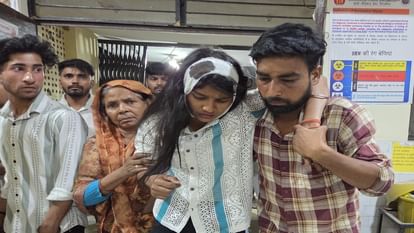 Bijnor: Three including two girls died in a road accident, 14 people of a family were injured