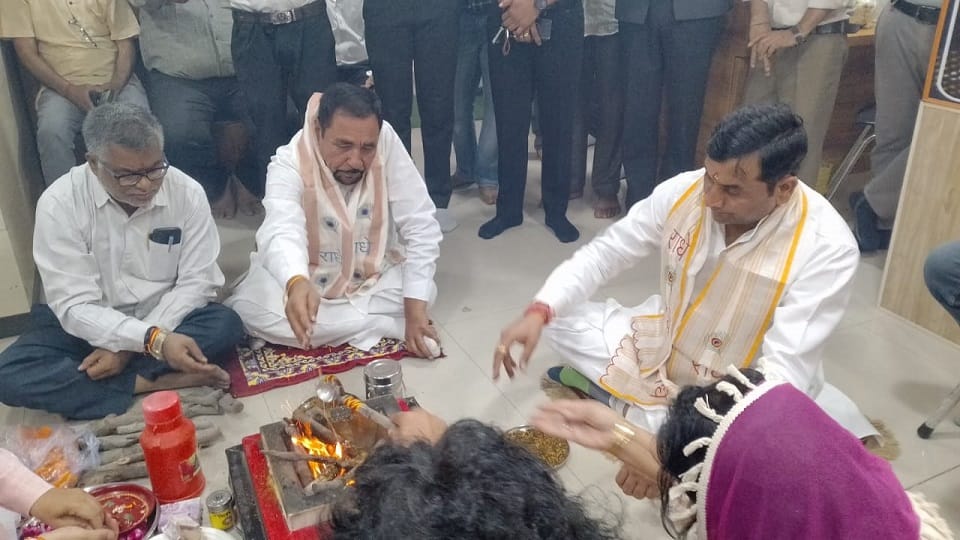 Meerut: Photo of Siwalkhas MLA Haji Ghulam Mohammad offering havan goes viral, news of conversion spread