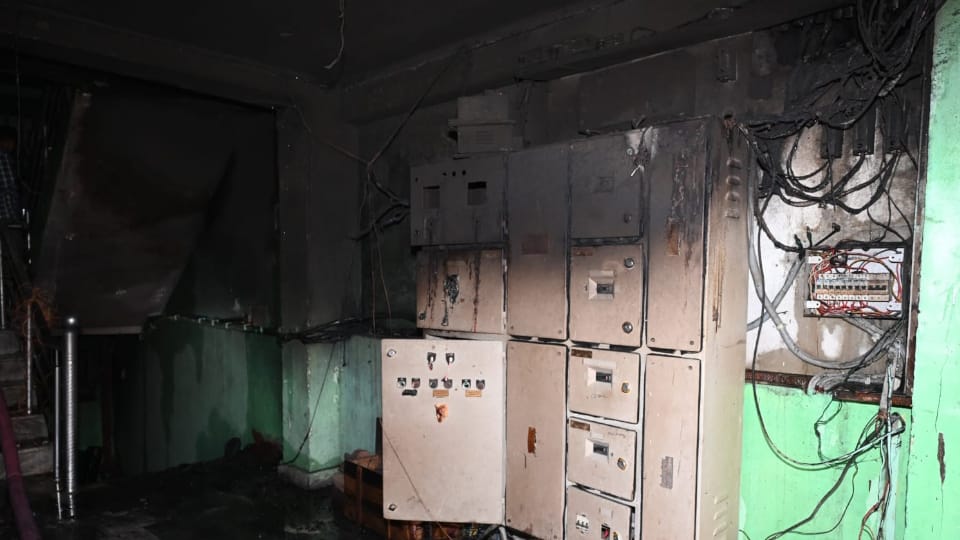 Kanpur Fire Incident fire on ground floor and lock on stairs to roof see photos