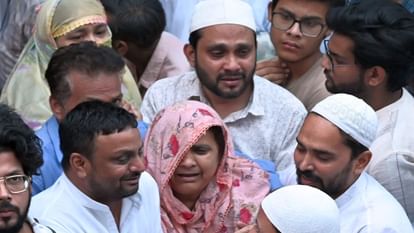 Kanpur Fire Incident fire on ground floor and lock on stairs to roof see photos